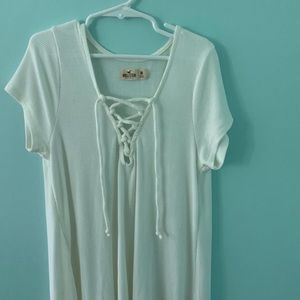 HOLLISTER WHITE SHORT SLEEVE V-NECK WHITE